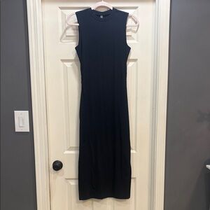 Vuori Classic Black Midi Dress
